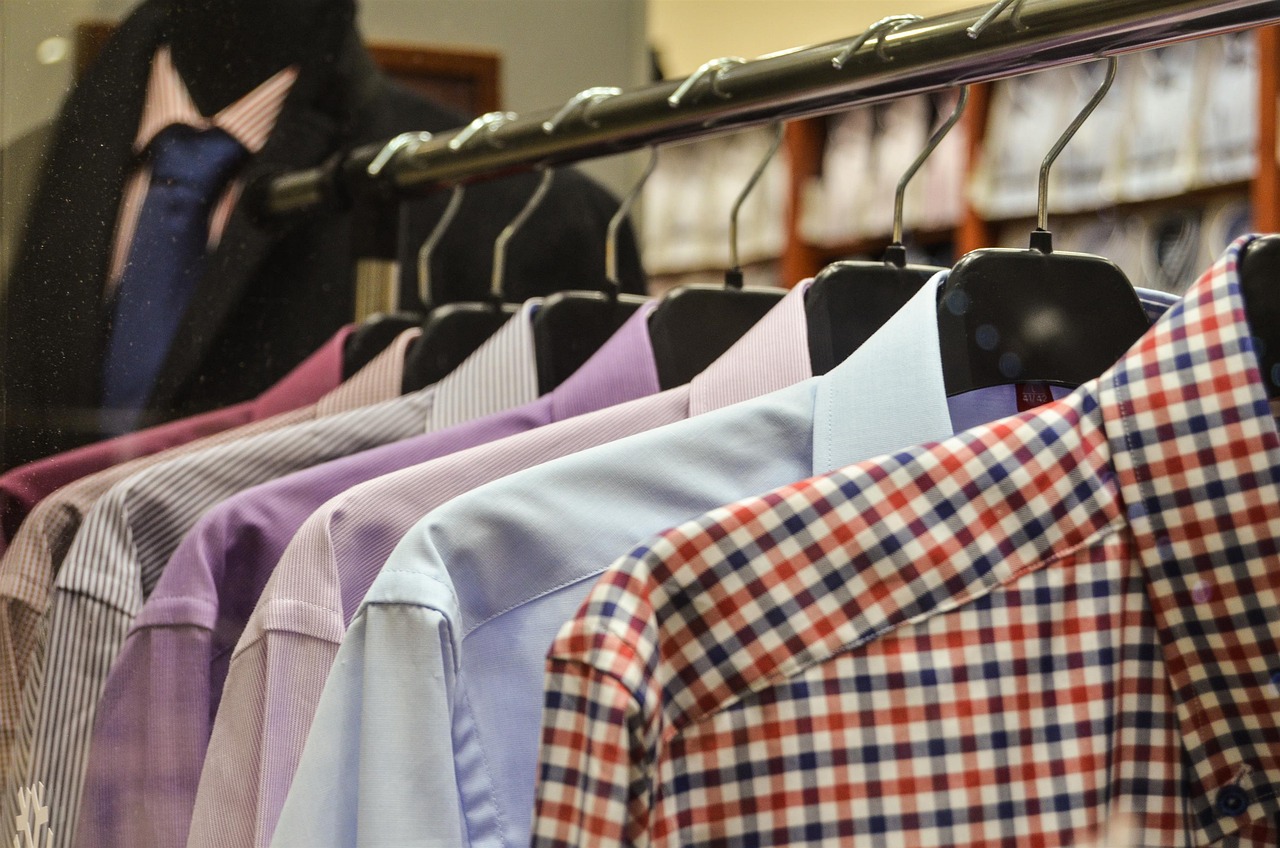 Como escolher camisa masculina para sair à noite